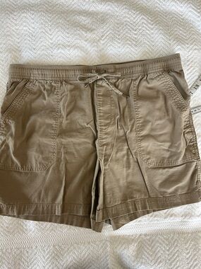 Tahari woman's Drawstring Utility Shorts in tan